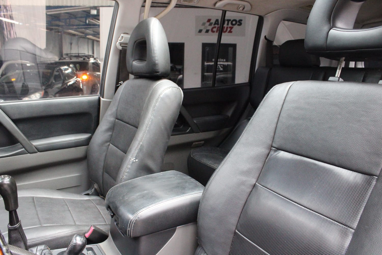 MITSUBISHI MONTERO