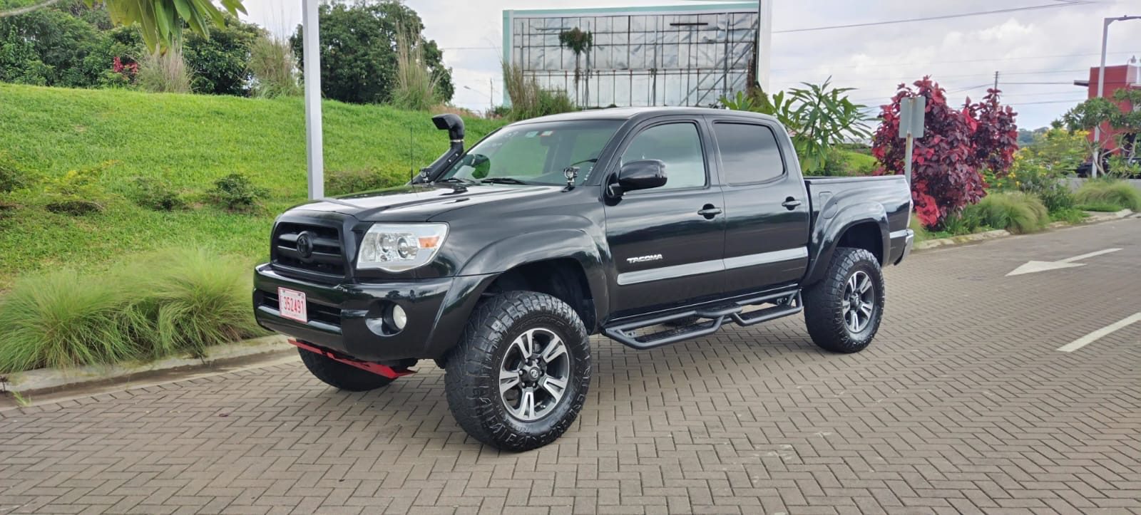 TOYOTA TACOMA