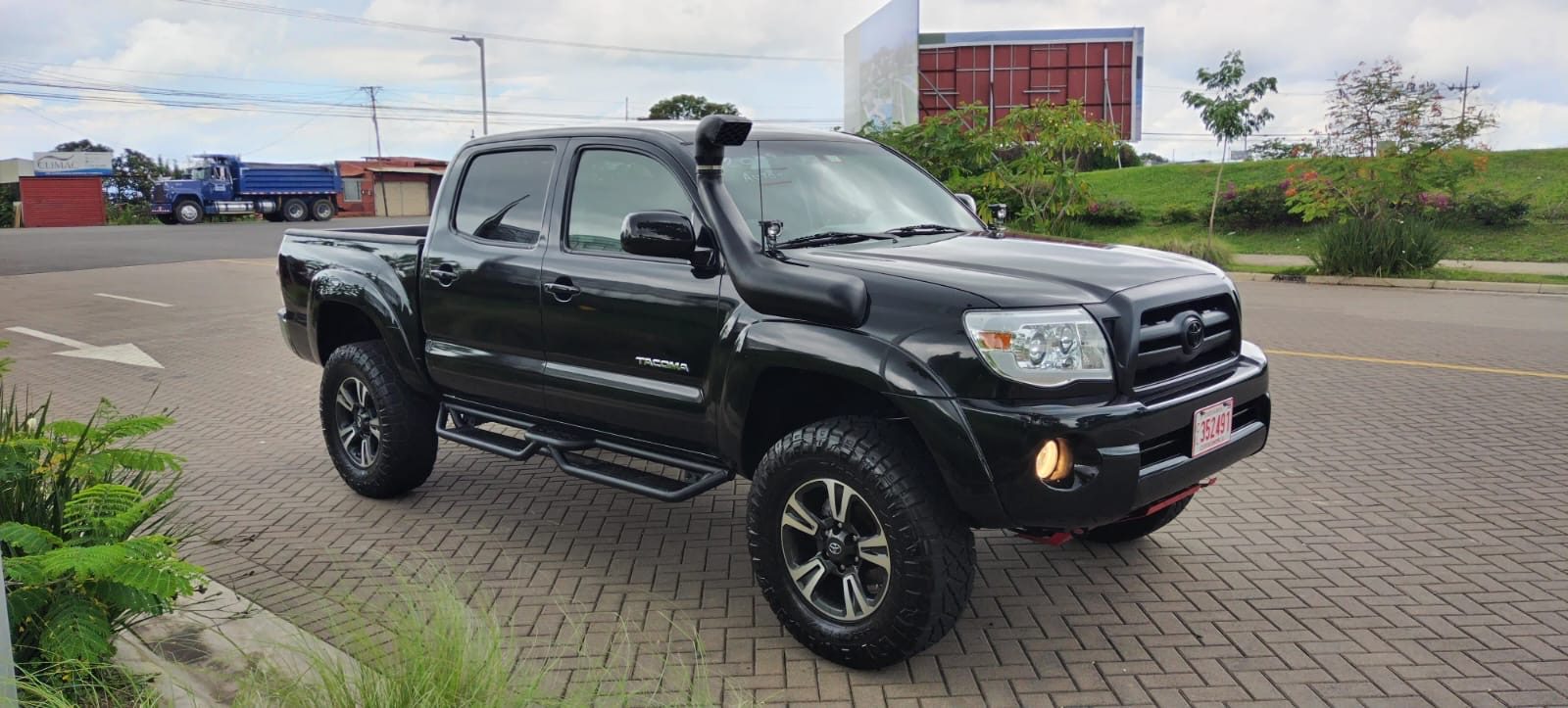 TOYOTA TACOMA