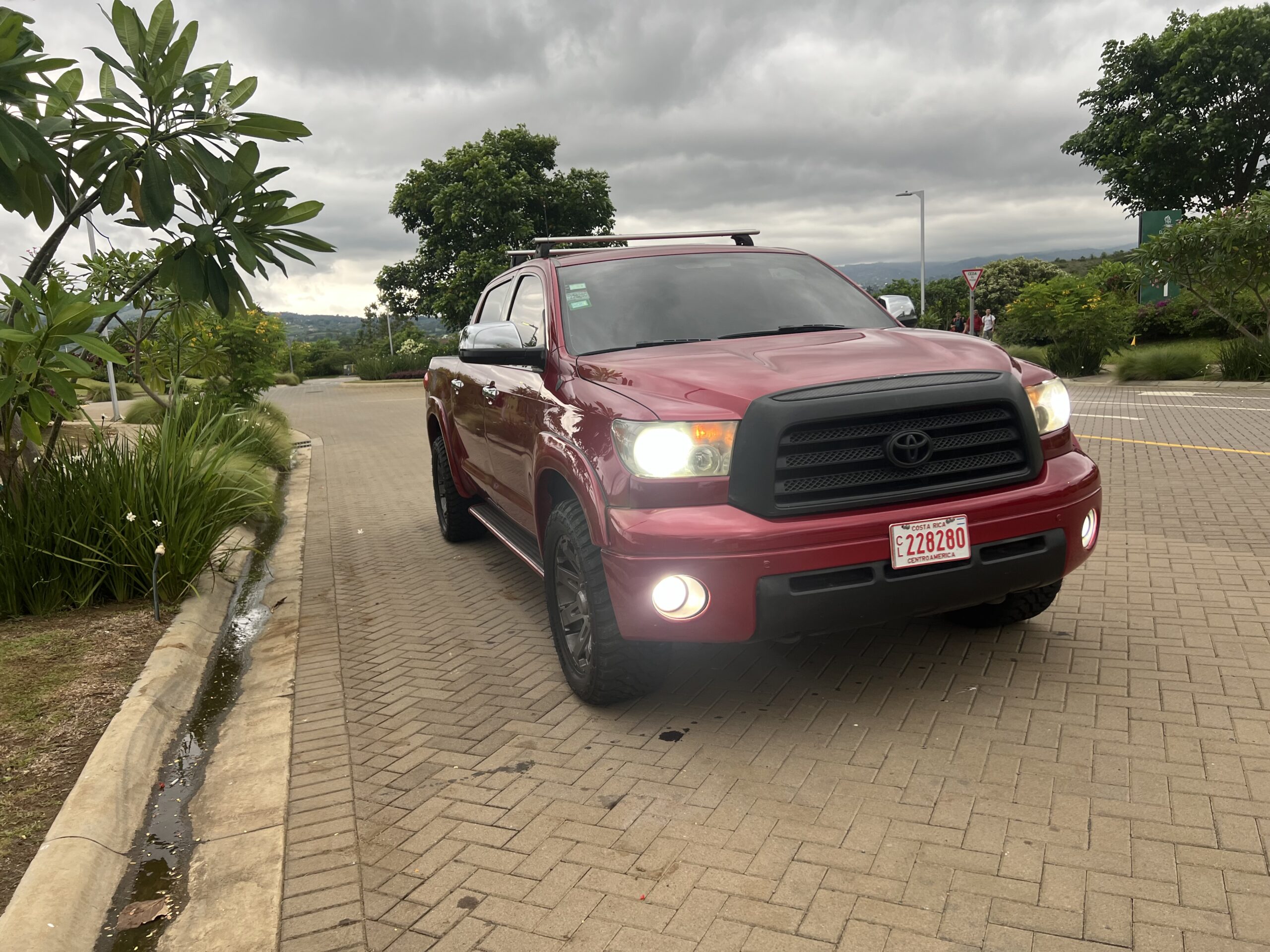 TOYOTA TUNDRA