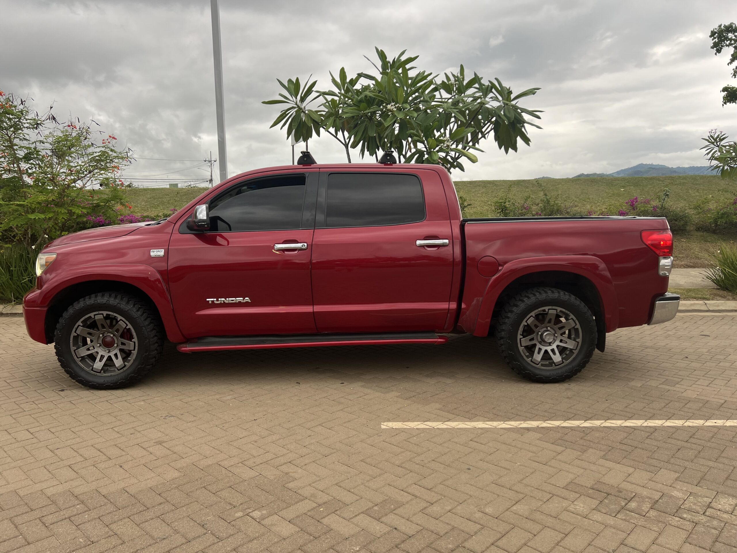 TOYOTA TUNDRA