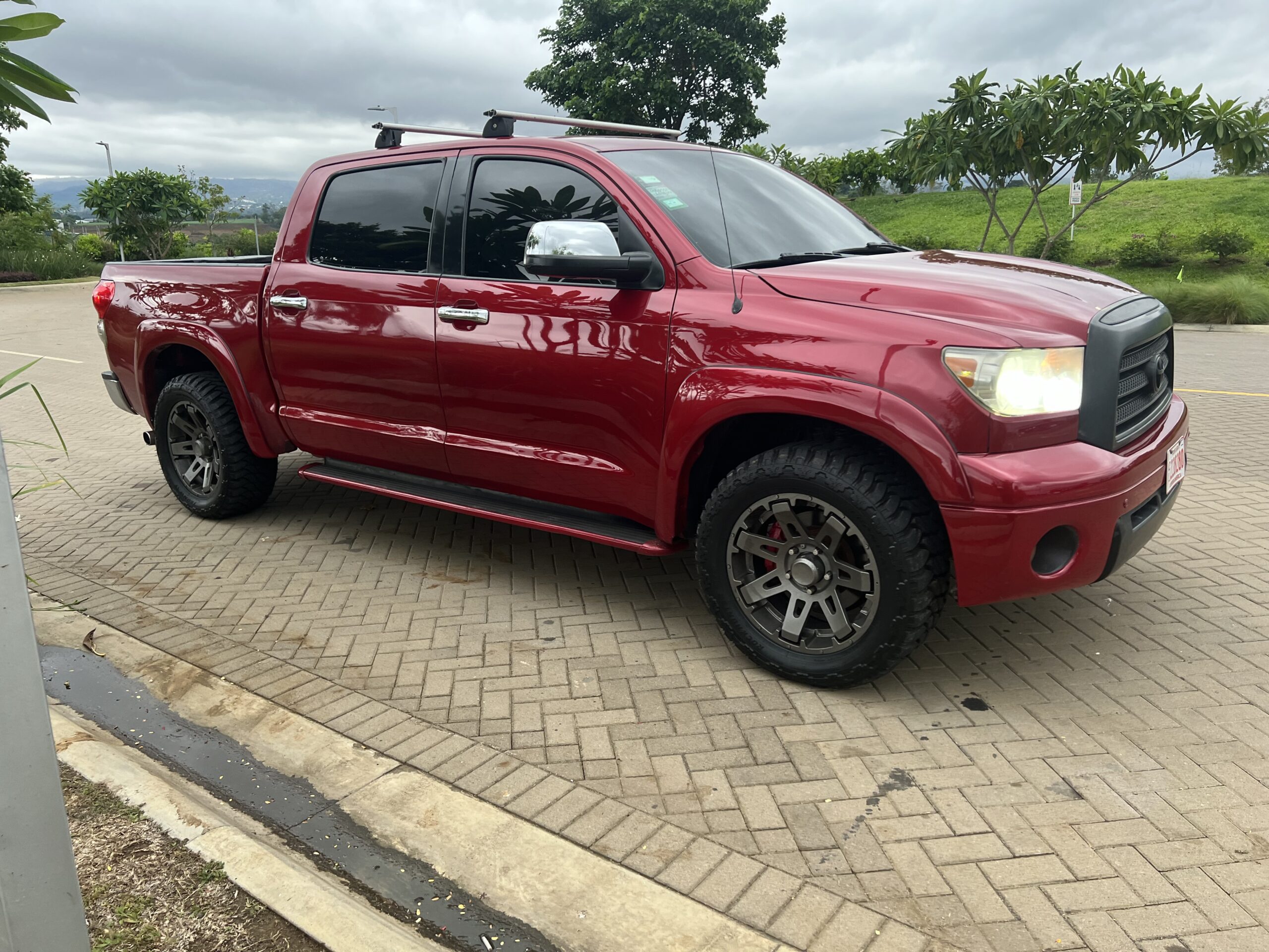 TOYOTA TUNDRA