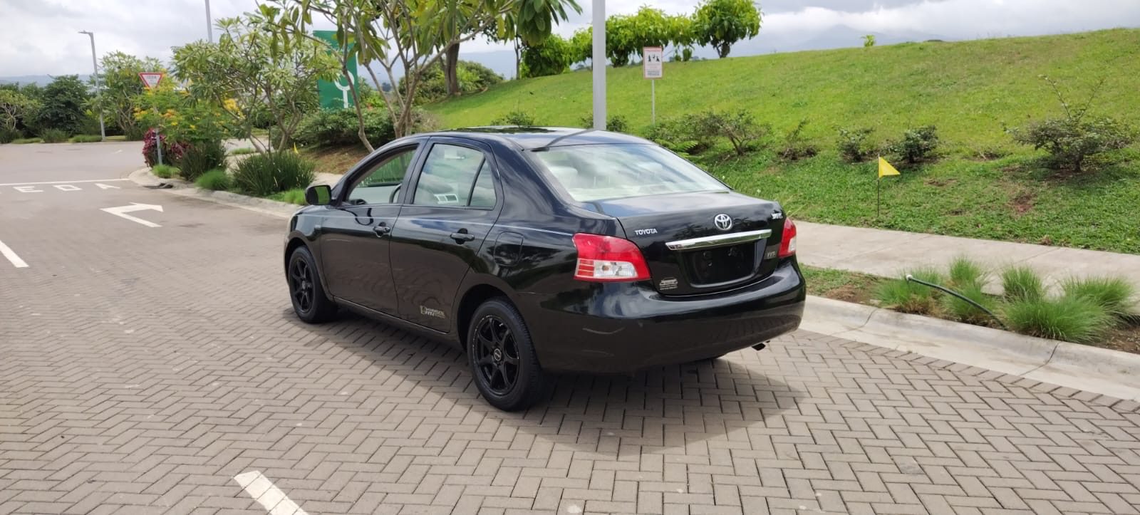 TOYOTA YARIS 2009