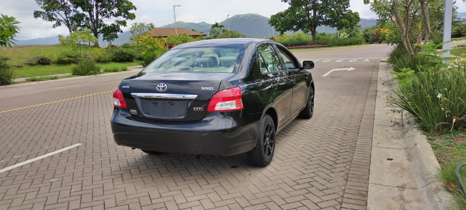 TOYOTA YARIS 2009
