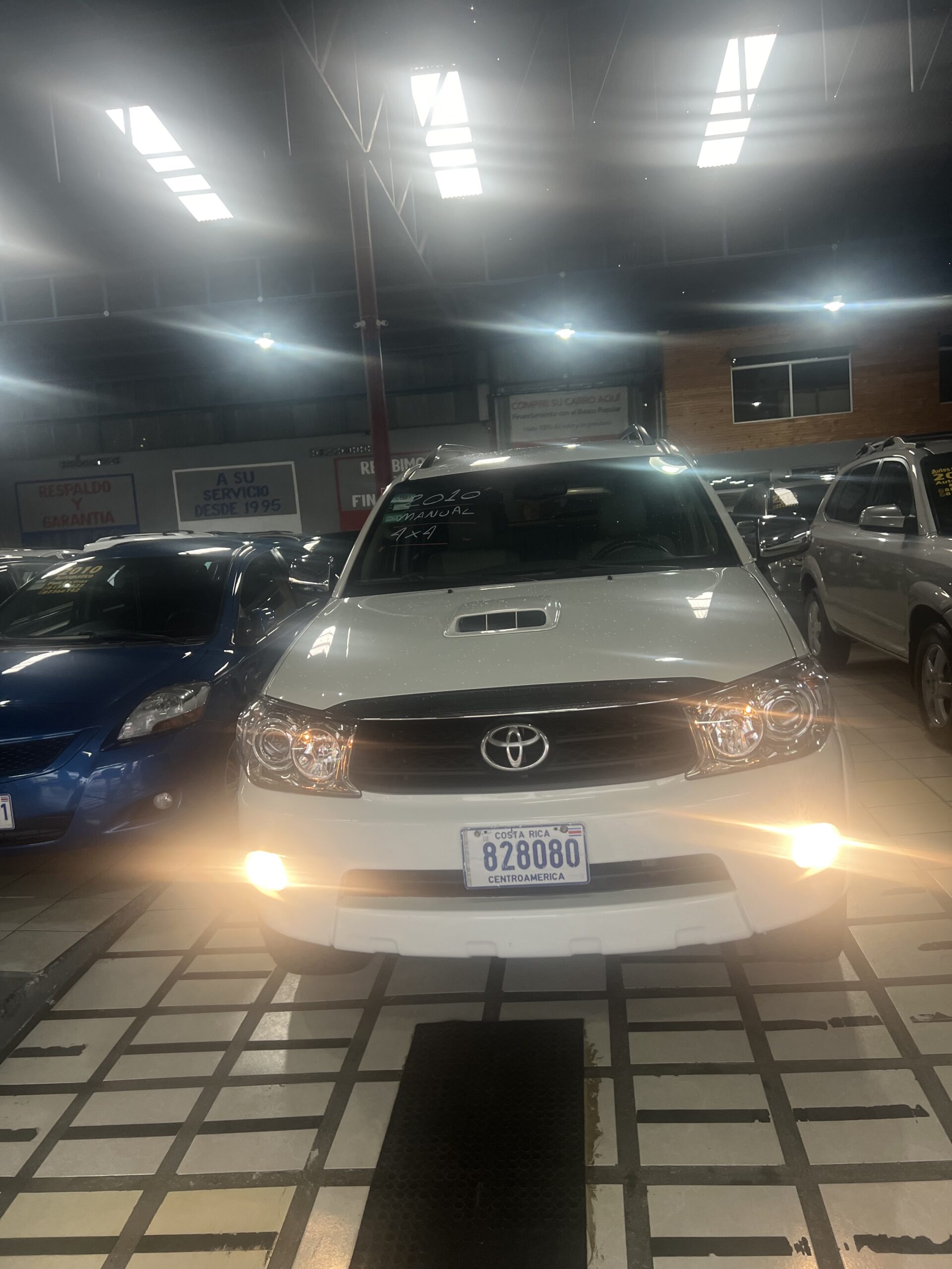 TOYOTA FORTUNER 2010