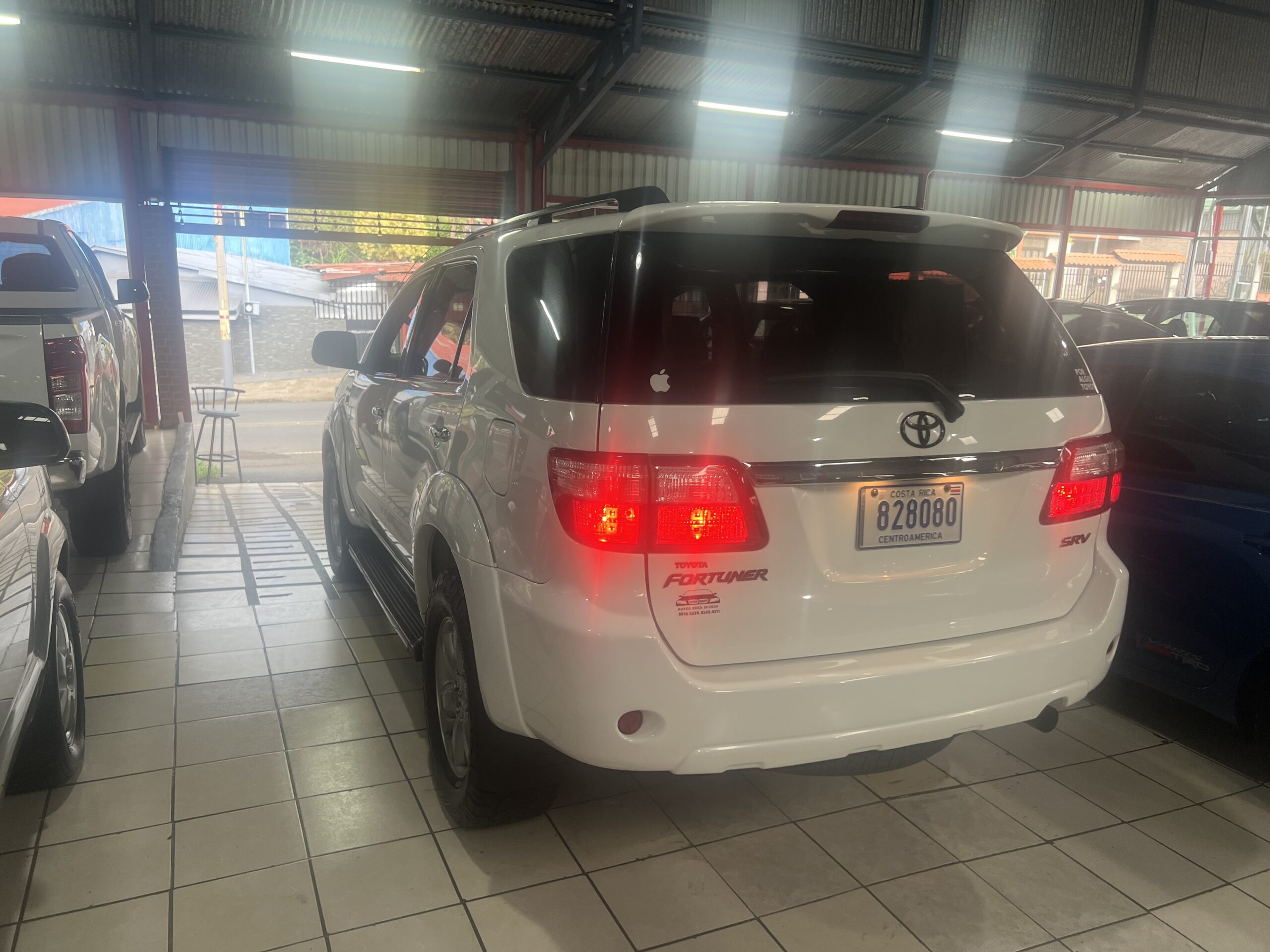 TOYOTA FORTUNER 2010