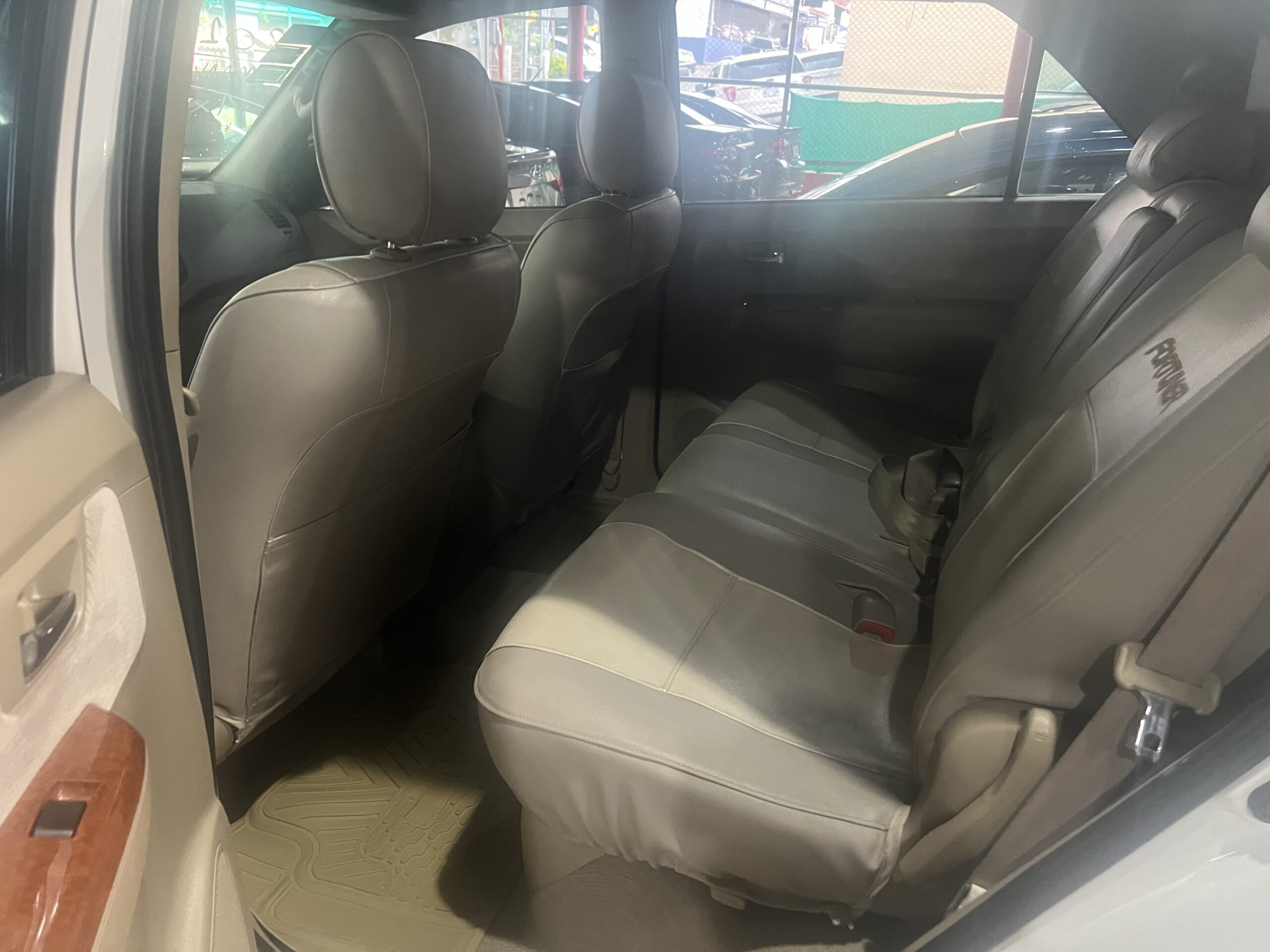 TOYOTA FORTUNER 2010