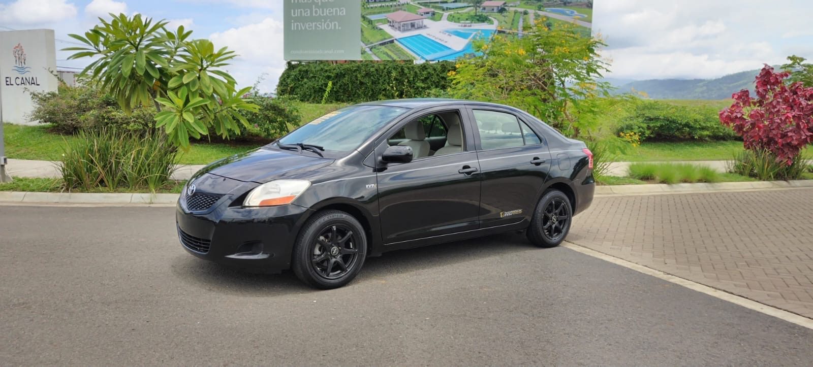 TOYOTA YARIS 2009