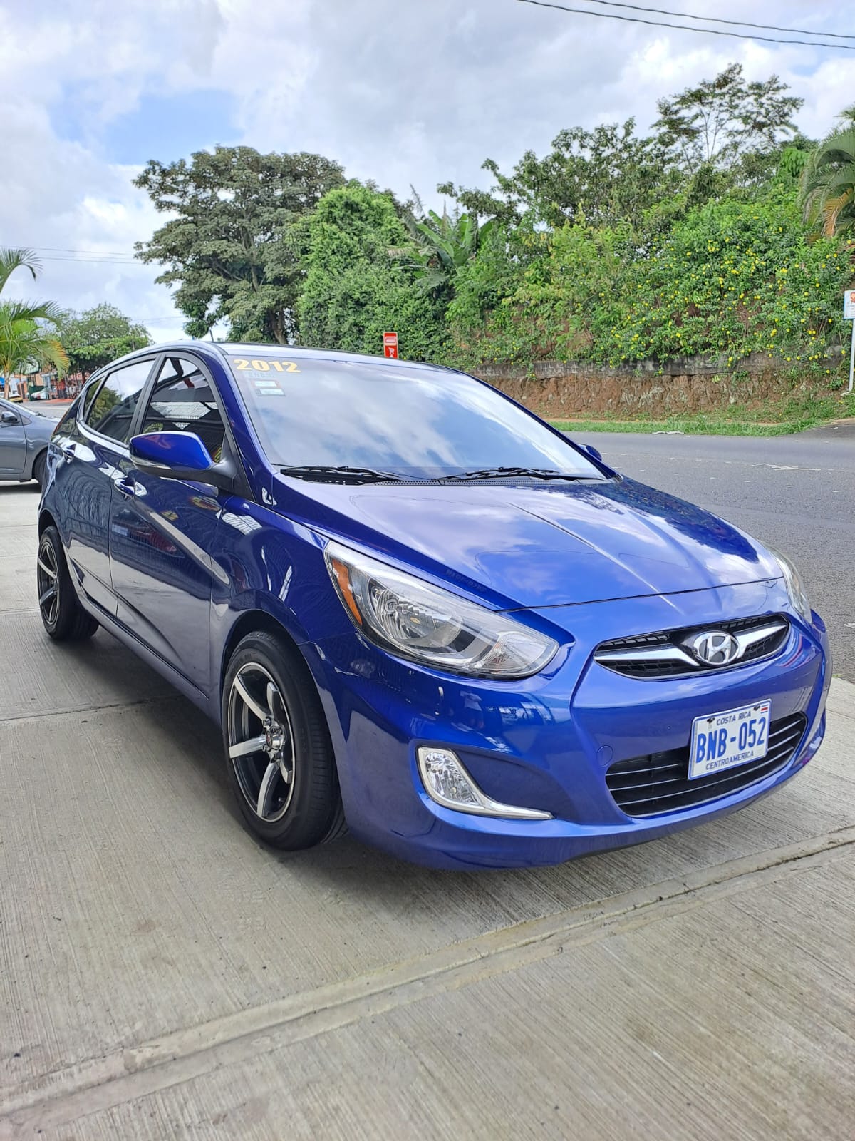 HYUNDAI ACCENT HATCHBACK 2012
