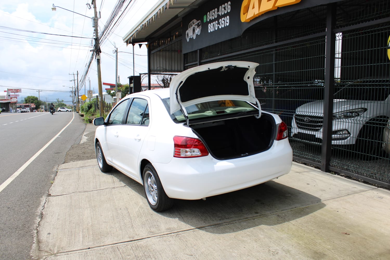 TOYOTA YARIS