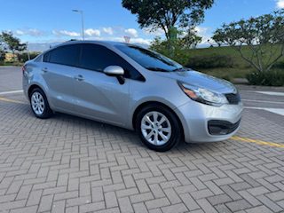 2014 KIA RÍO EX