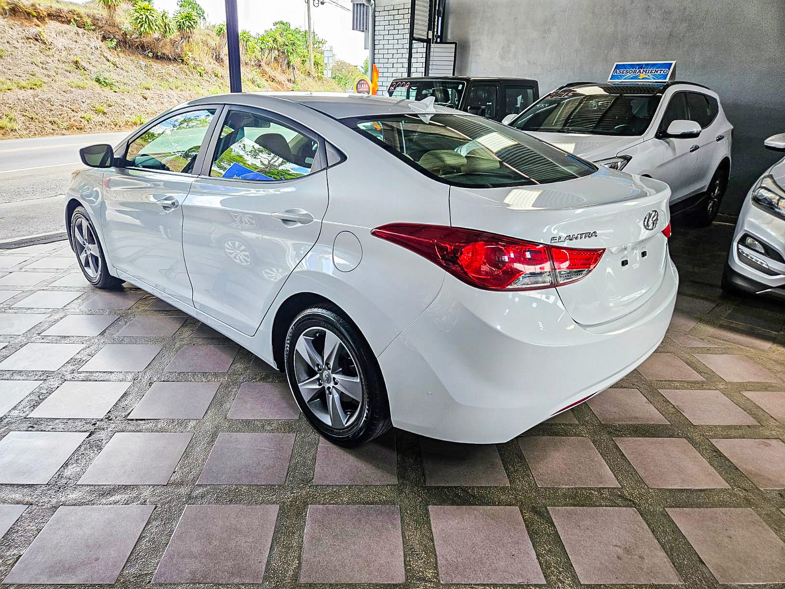 HYUNDAI ELANTRA 2011