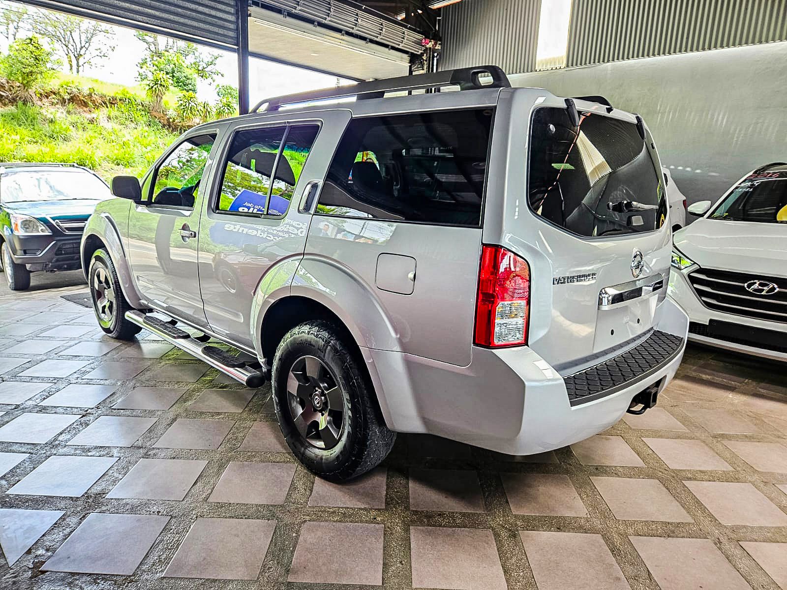 NISSAN PATHFINDER 2011