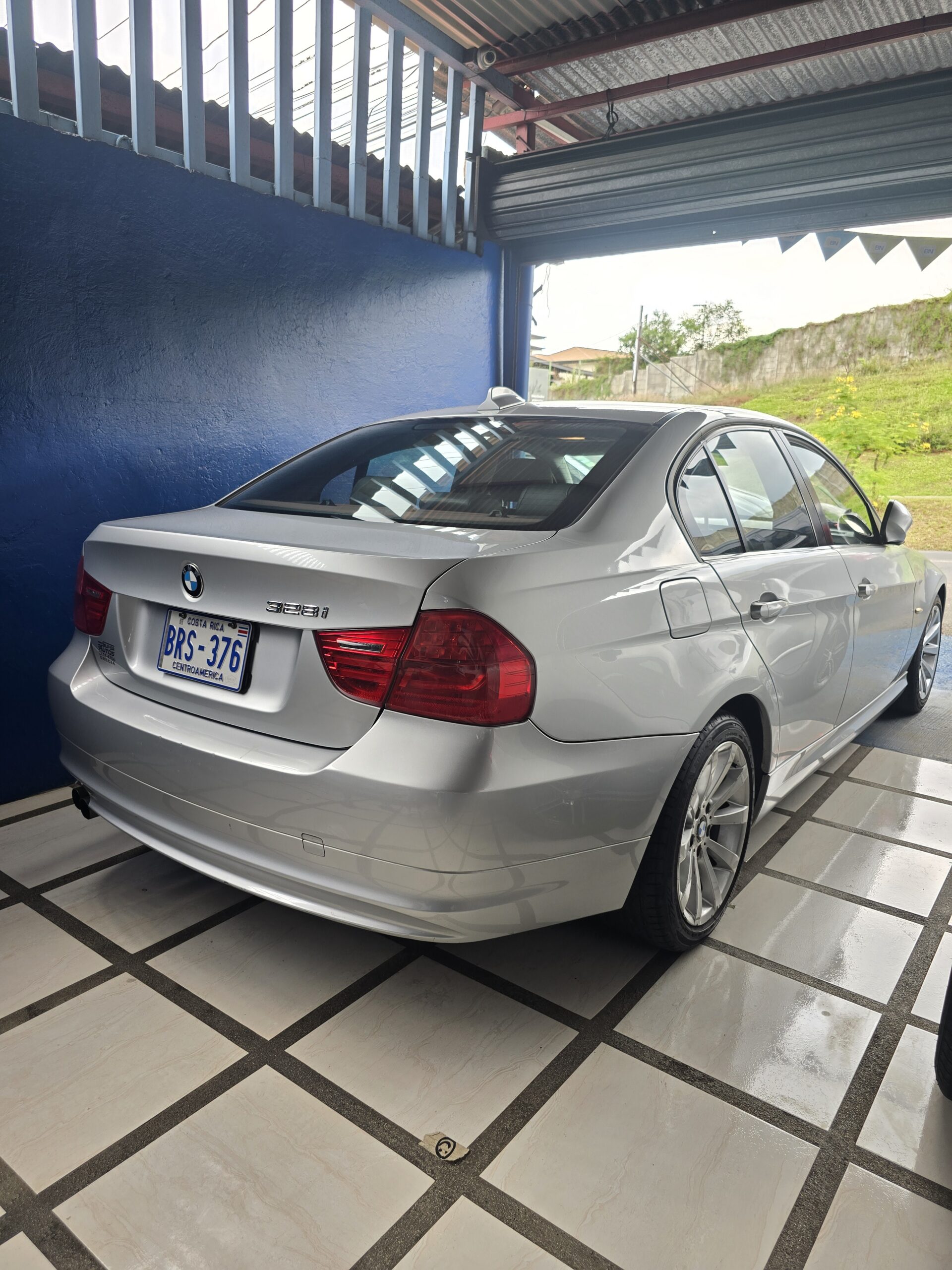 BMW 328I