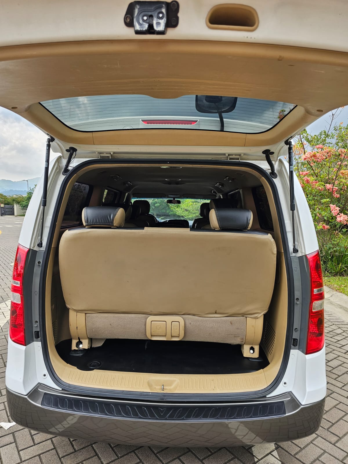 HYUNDAI STAREX 12 PASAJEROS