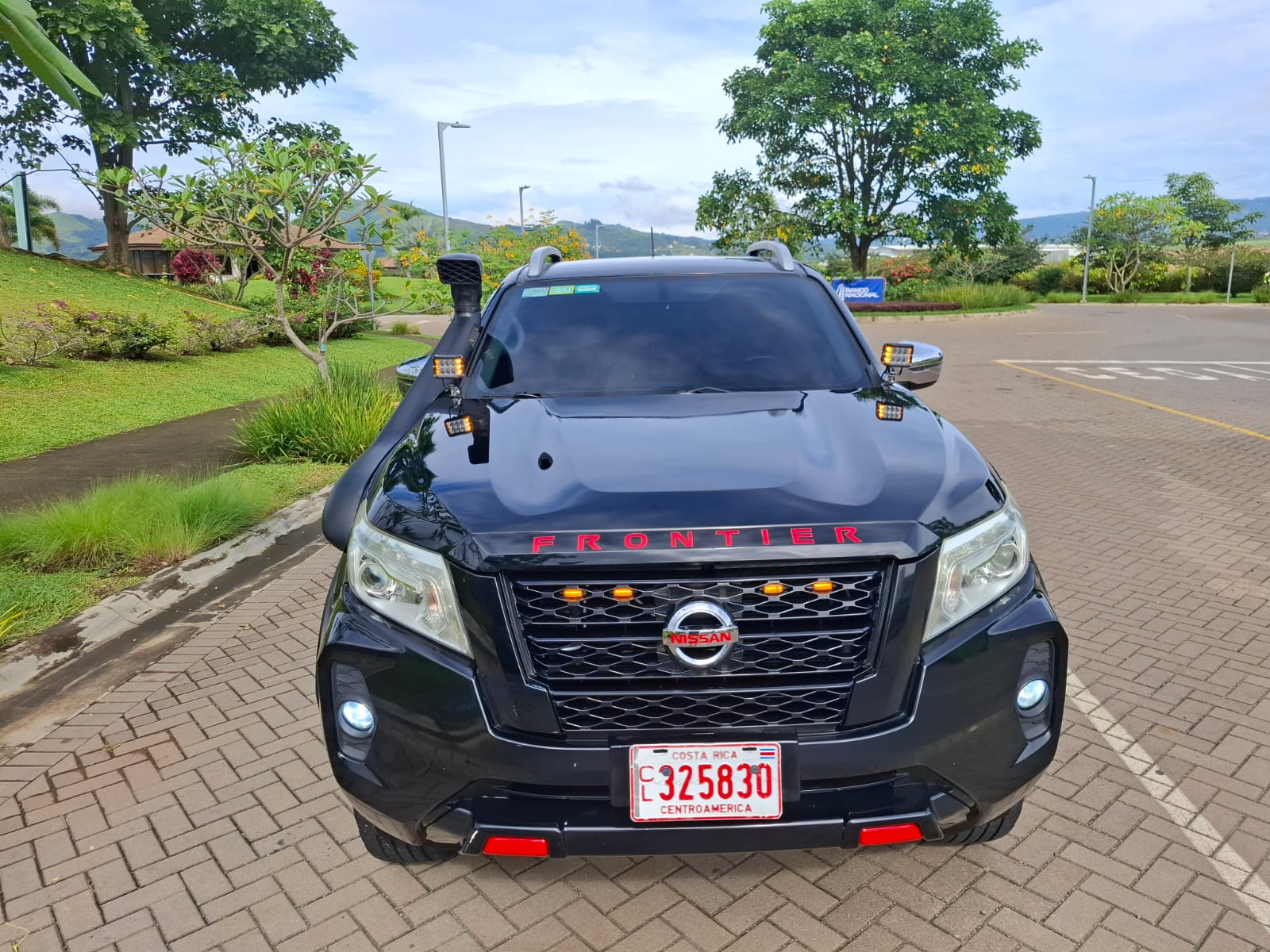 NISSAN FRONTIER NP300