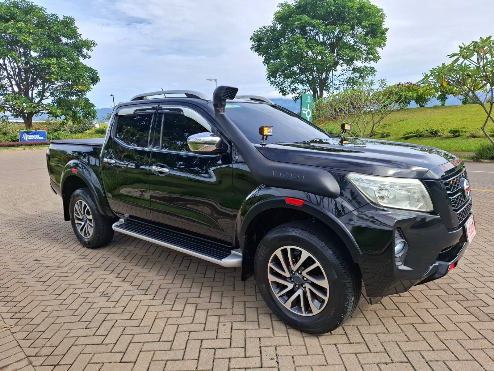 NISSAN FRONTIER NP300