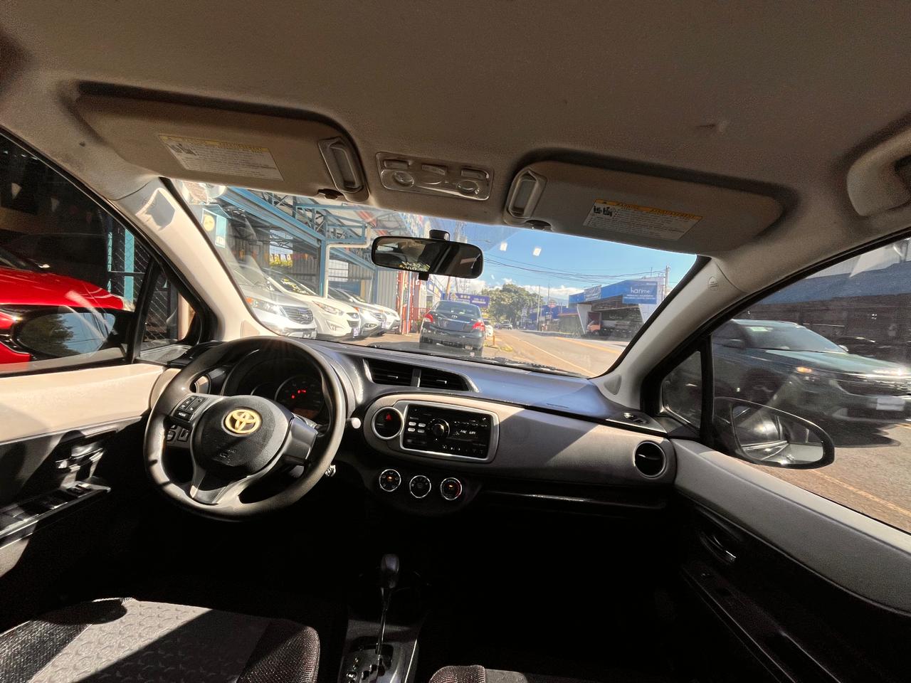 TOYOTA YARIS 2012