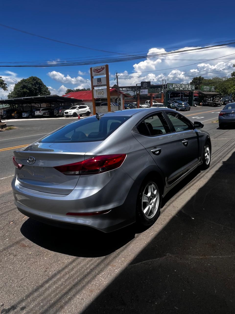 HYUNDAI ELANTRA 2017