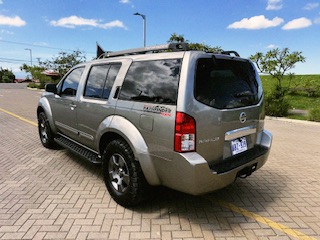2005 NISSAN PATHFINDER SE