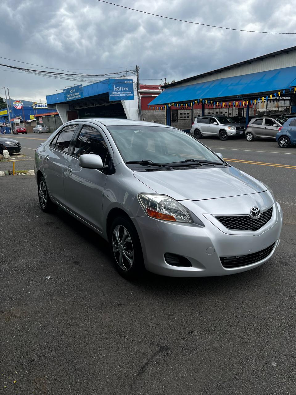 TOYOTA YARIS 2009