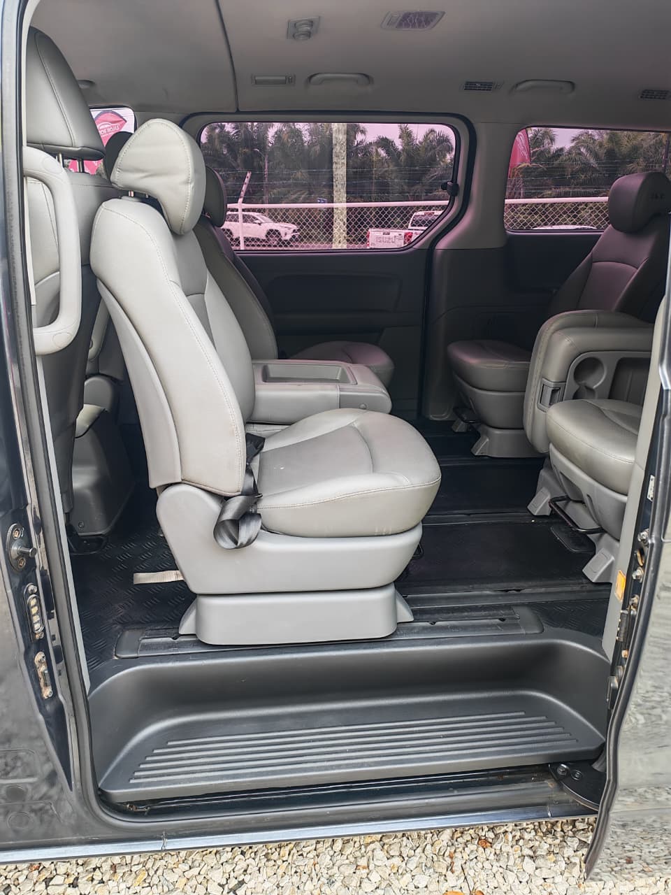 2016 GRAND STAREX 11PAX - C0579