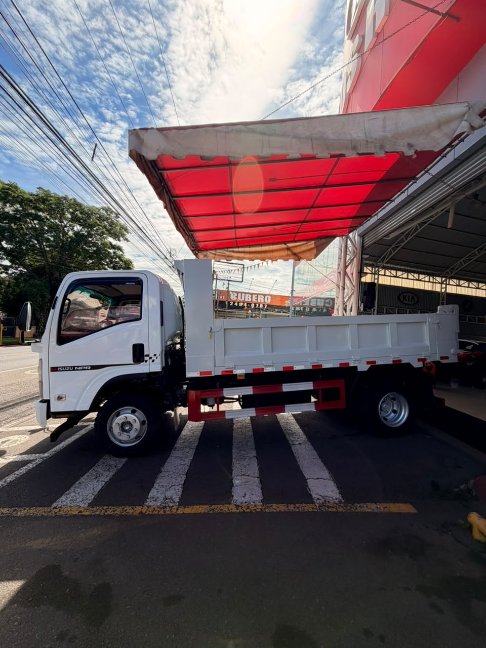 2018 ISUZU NPR VAGONETA -C2704