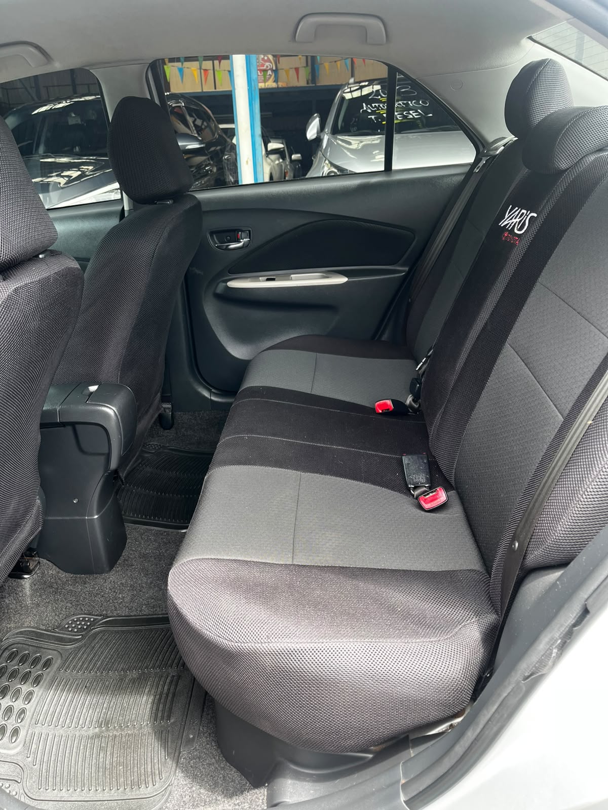 TOYOTA YARIS 2011