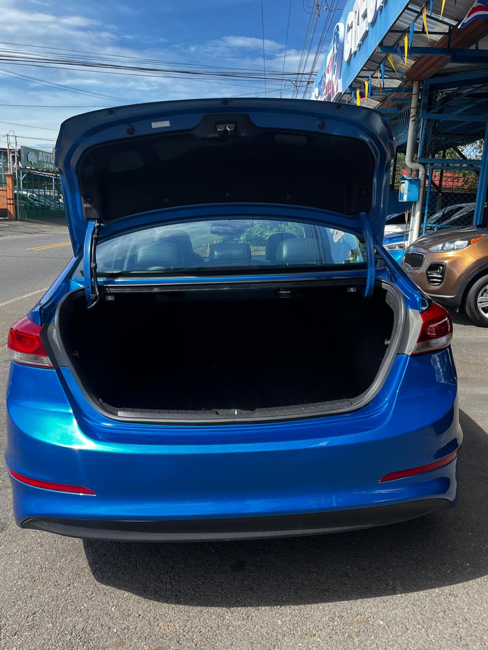 HYUNDIA ELANTRA 2017