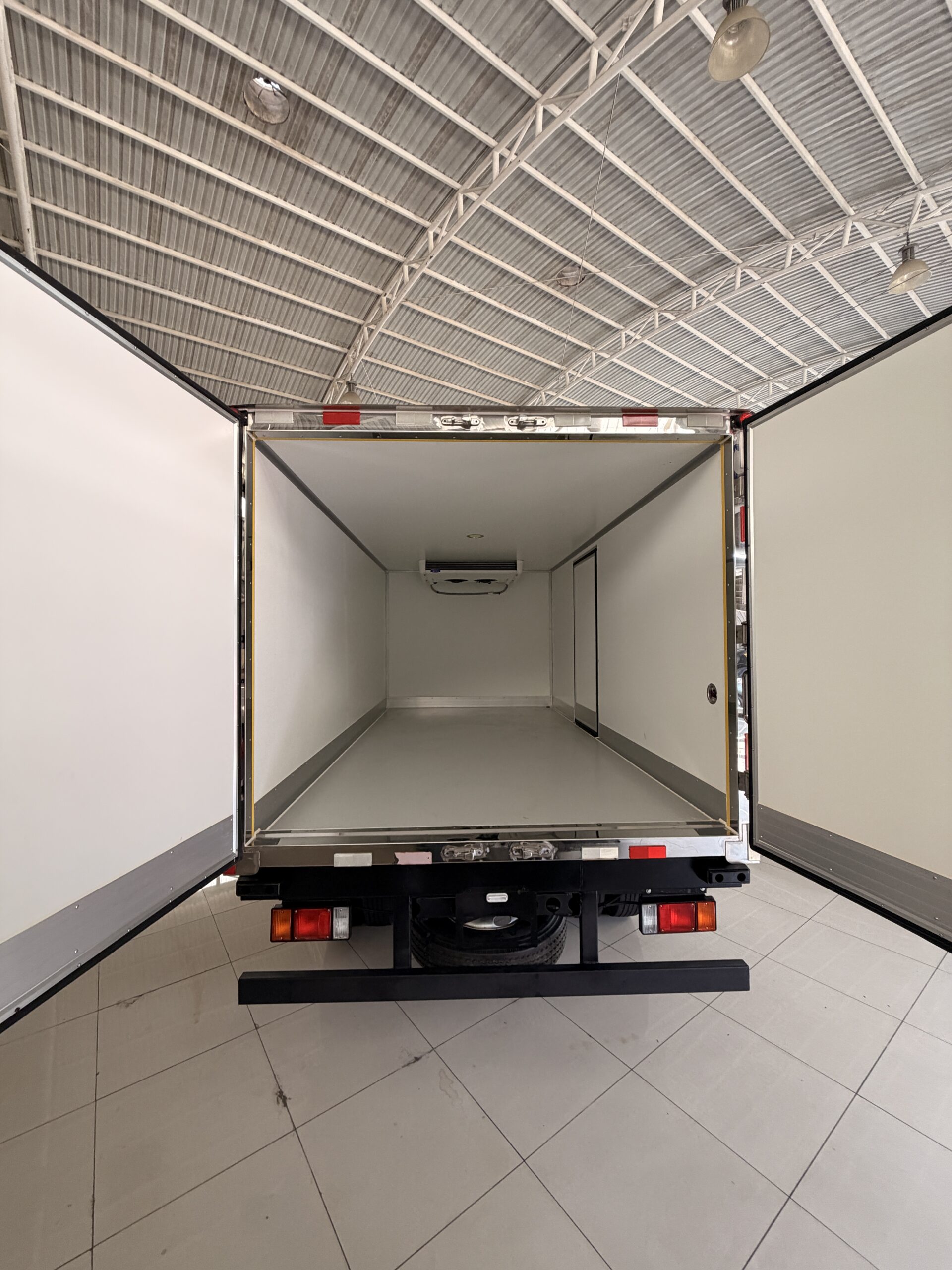 2019 ISUZU KV600 REFRIGERADO - C8896
