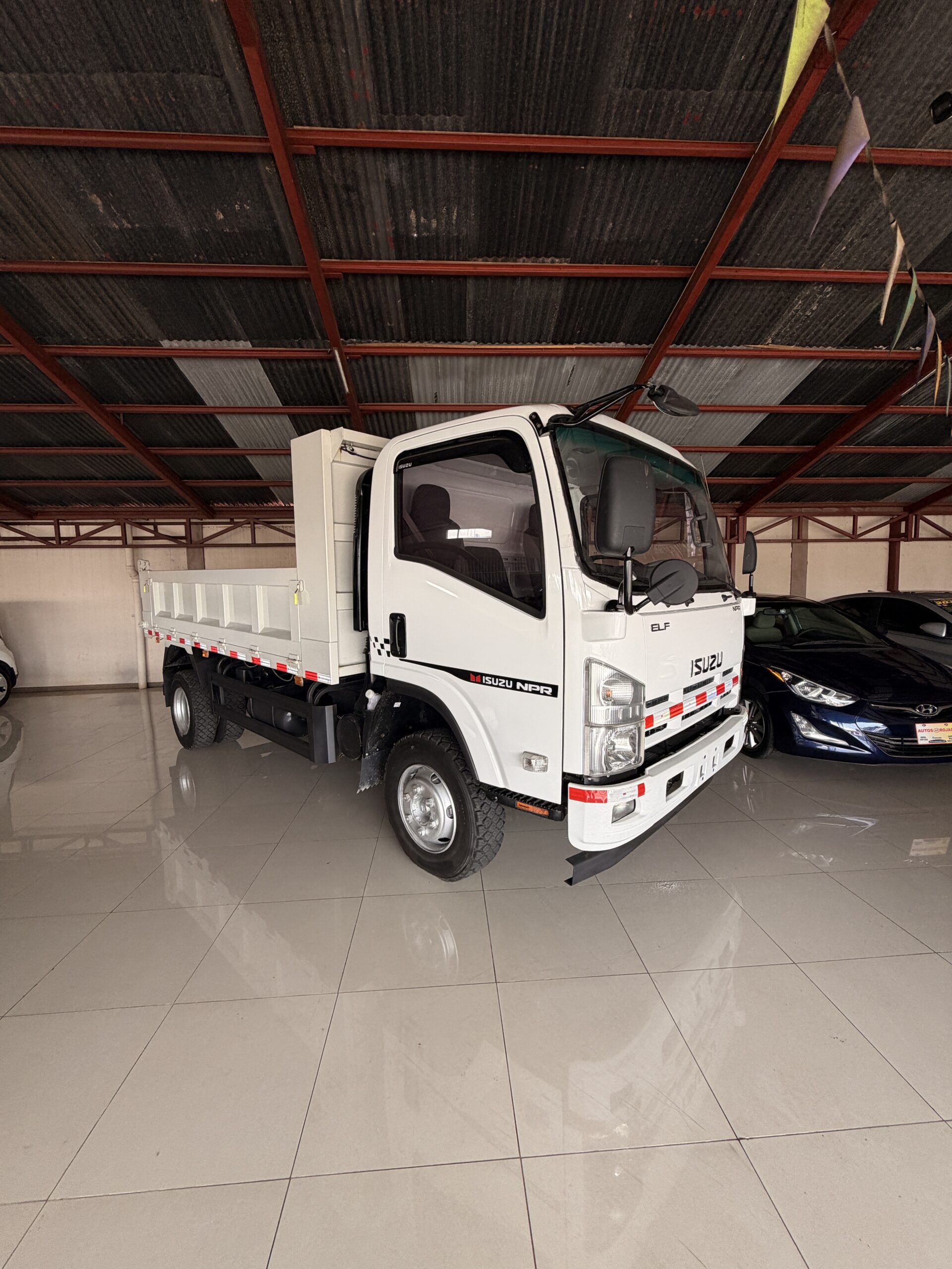 2016 ISUZU NPR VAGONETA -C1171