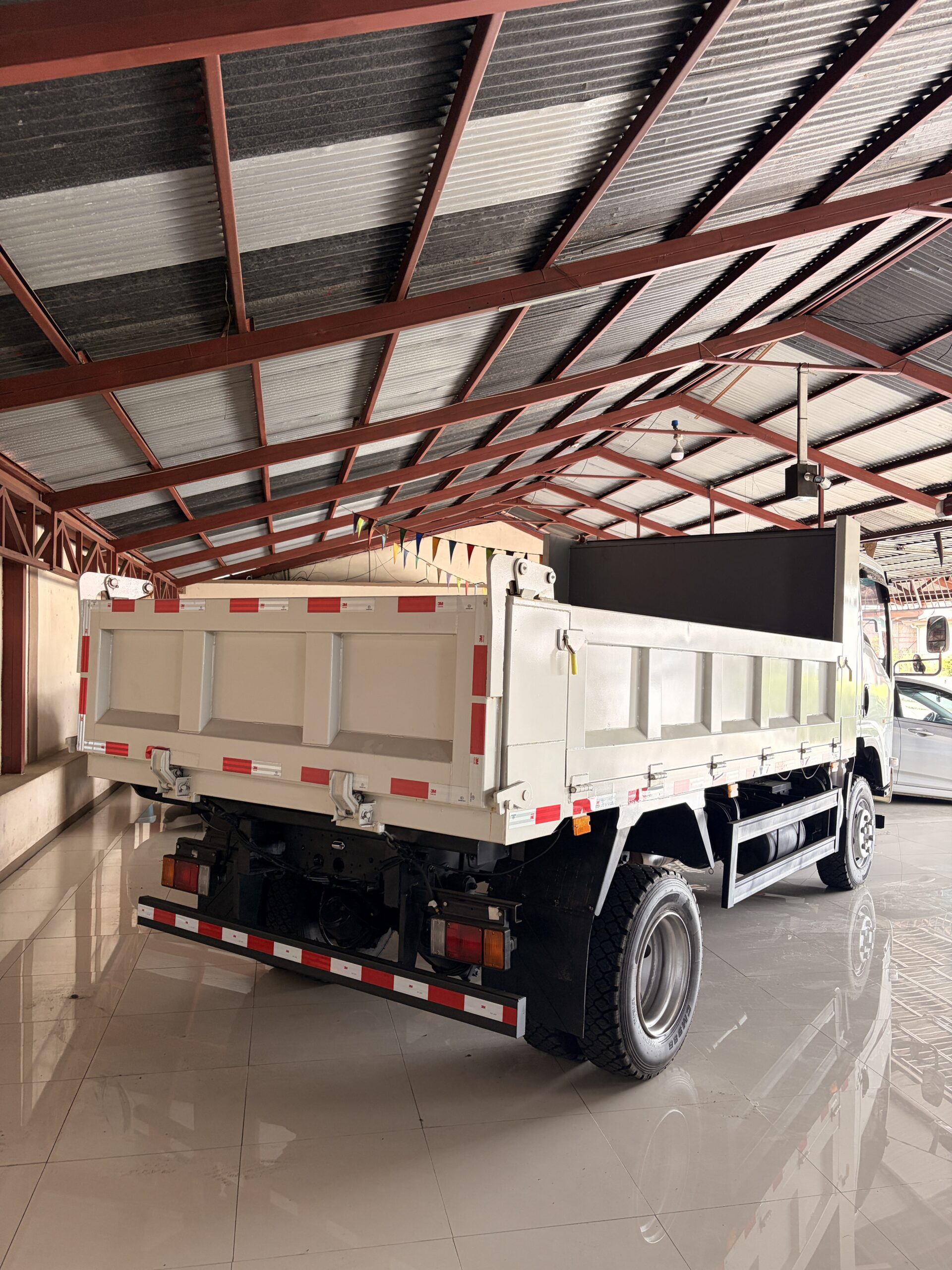2016 ISUZU NPR VAGONETA -C1171